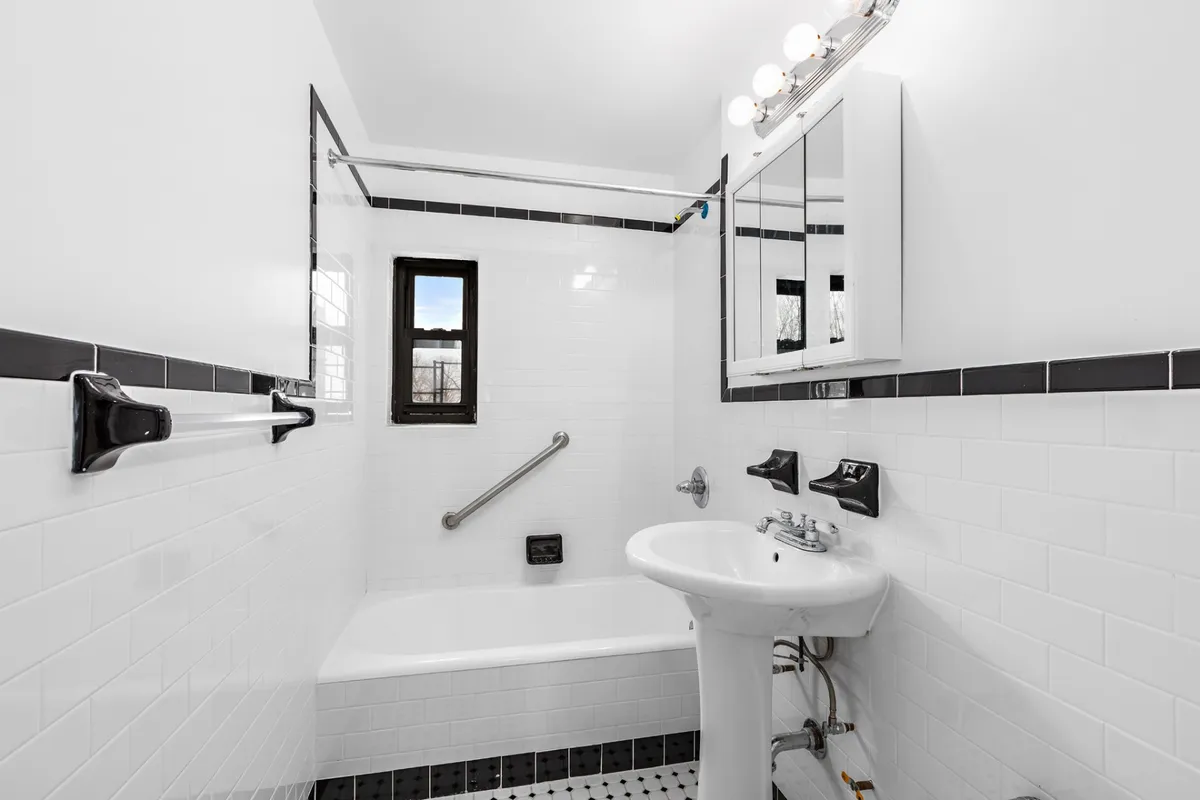 2728 Henry Hudson Parkway East #A52