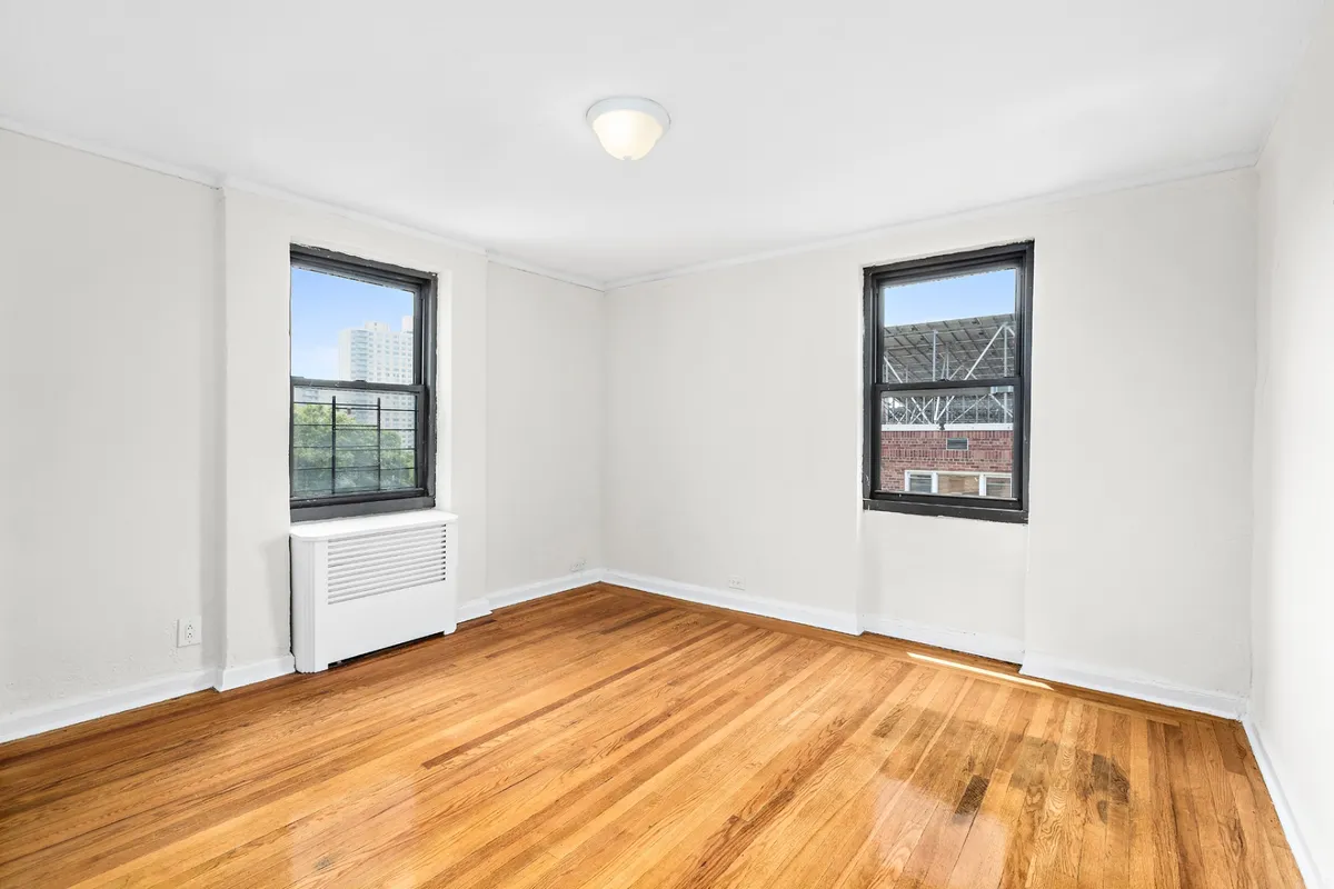 2728 Henry Hudson Parkway East #A33