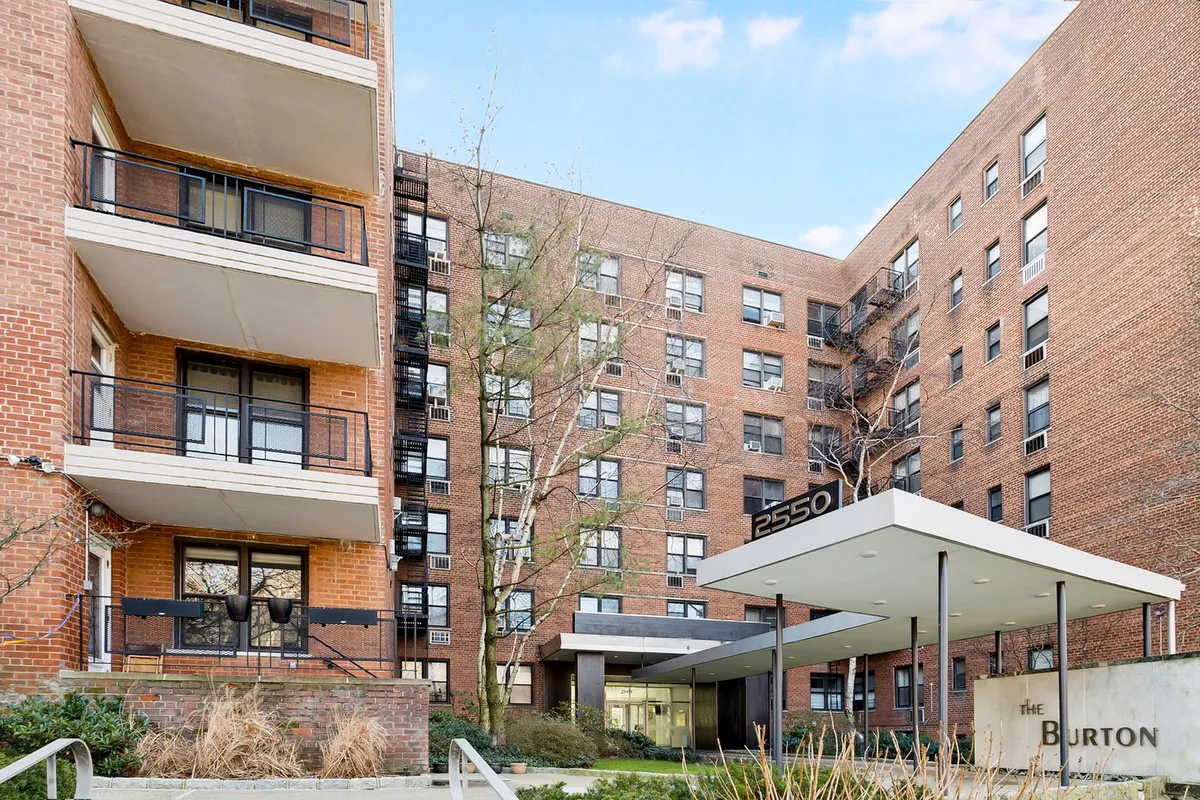 2550 Independence Avenue #3M