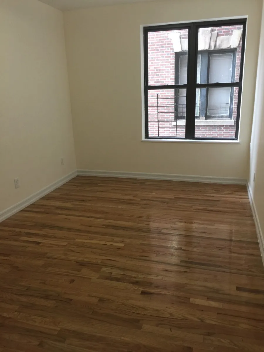 880 Saint Nicholas Avenue #33