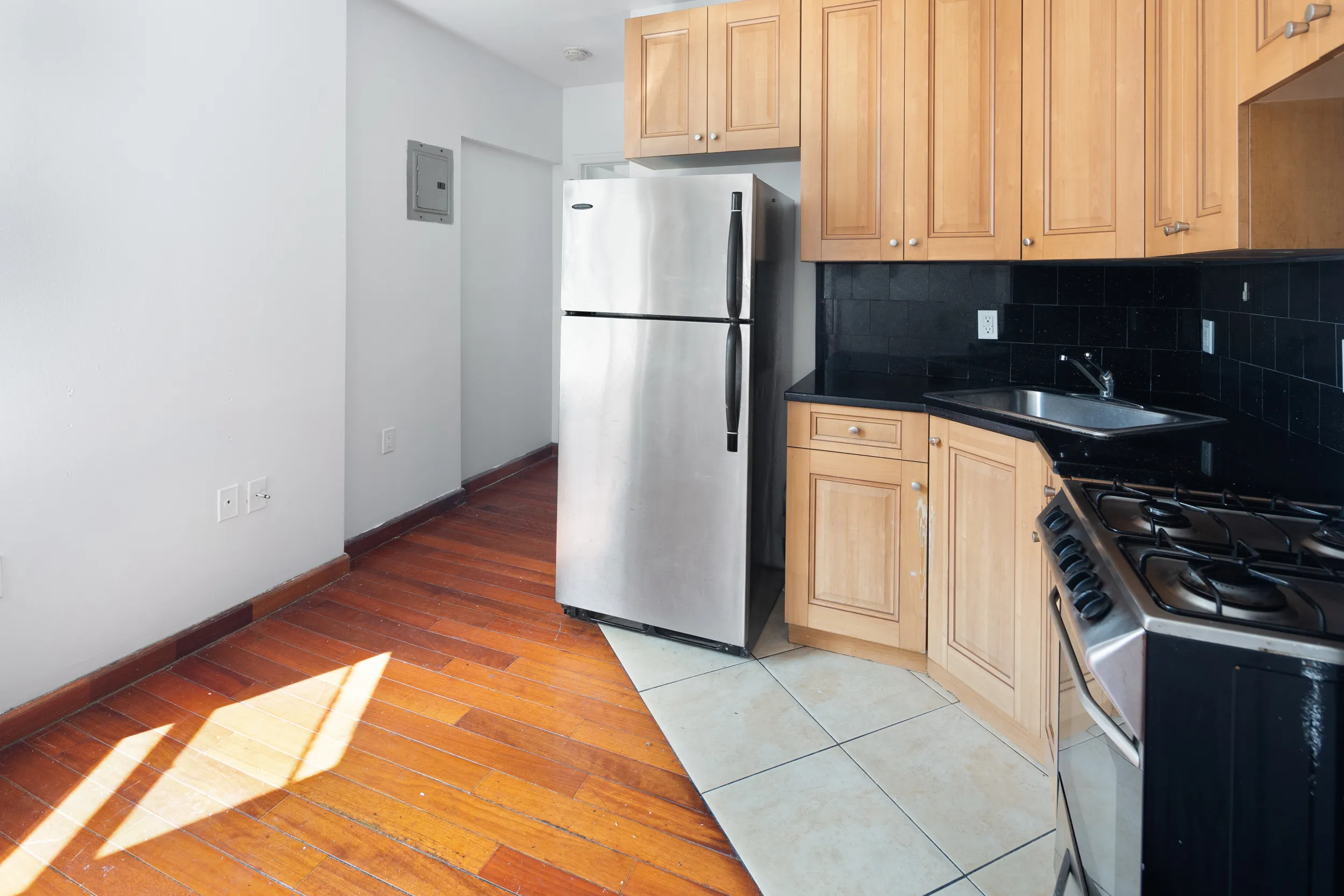 493 9th Avenue #4C